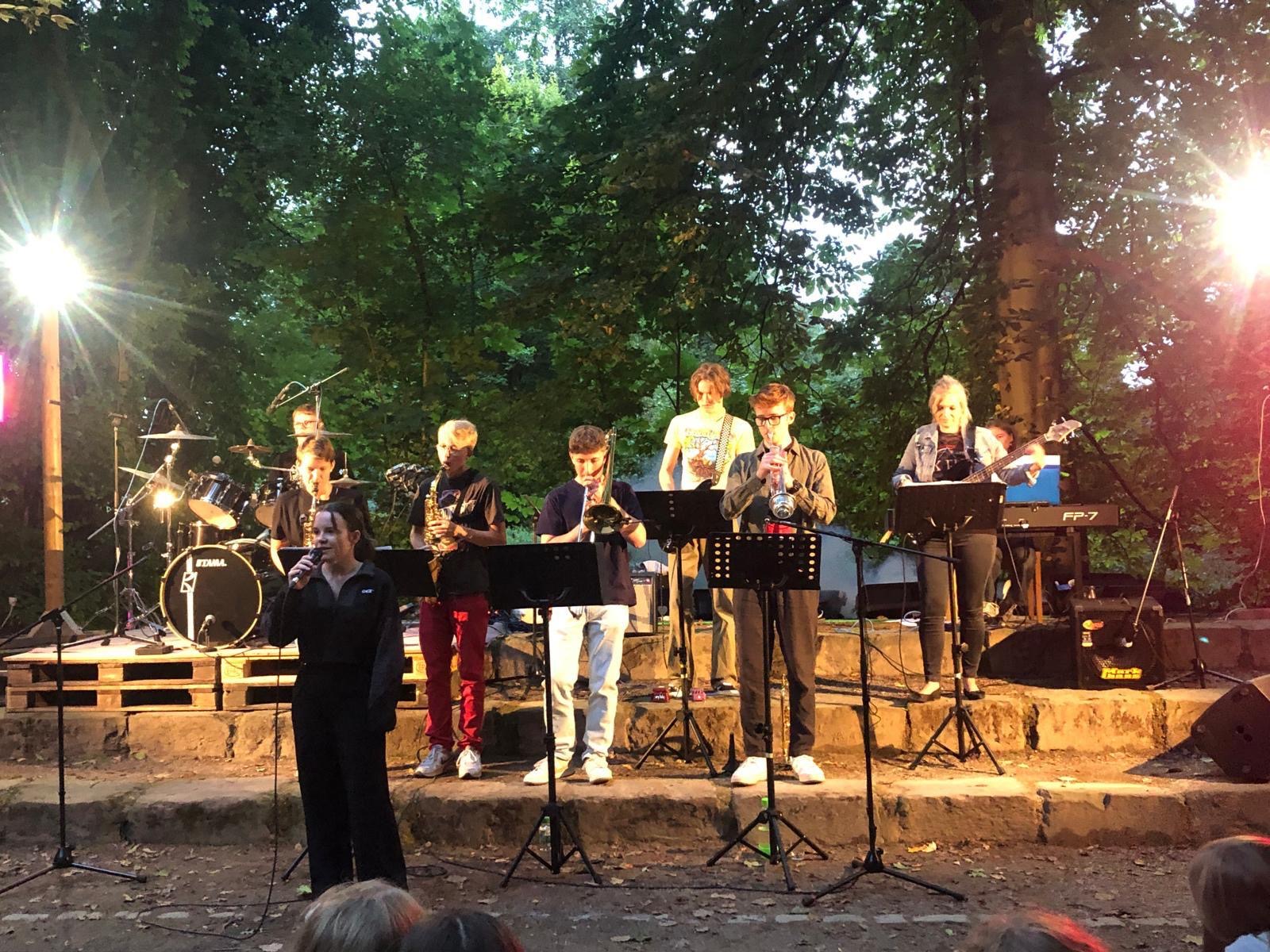 Mit Pauken und Trompeten – die Abi‘ 25 Schulband!